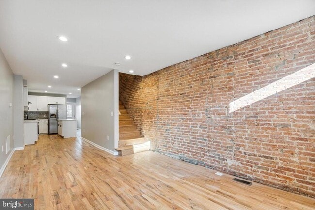 Building Photo - 1534 S Charles St