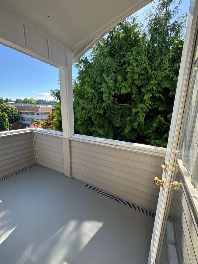 Building Photo - 2bd/2ba Edmonds Condo