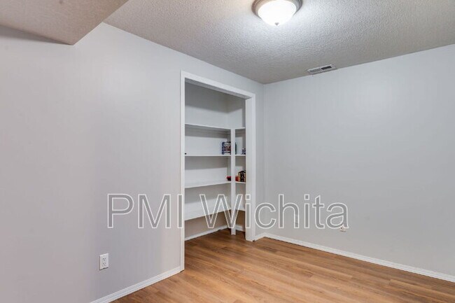 Building Photo - 10034 Bayley Ct