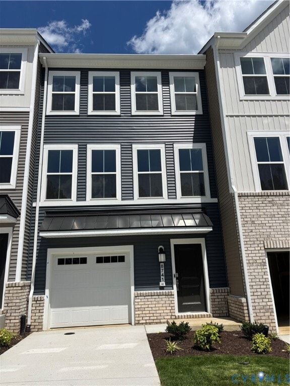 Building Photo - 8741 Pioneer Hl Dr