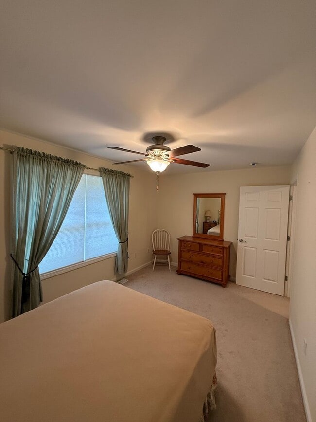 Building Photo - Furnished 2 Bedroom Condo Available for 1 ...