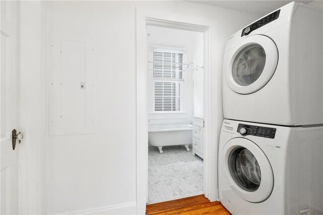 Building Photo - 1364 Constance St