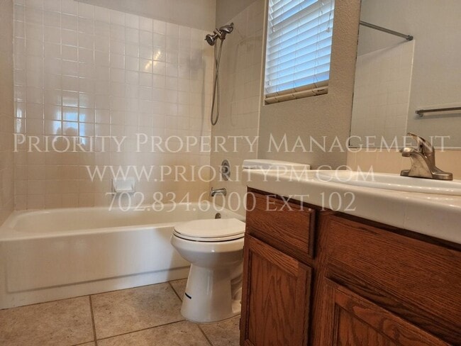 Building Photo - 2052 Waverly Cir