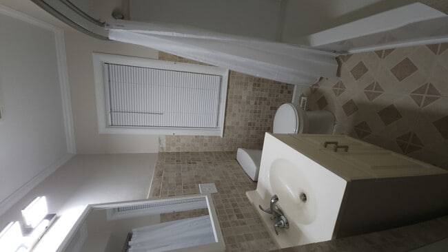 Building Photo - 814 Park Pl