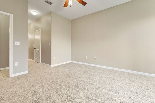 Building Photo - 4/2.5 Town Home w/ Loft and Office in Harr...