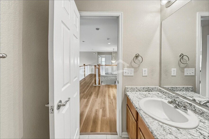 Building Photo - 1556 S Catawba Cir