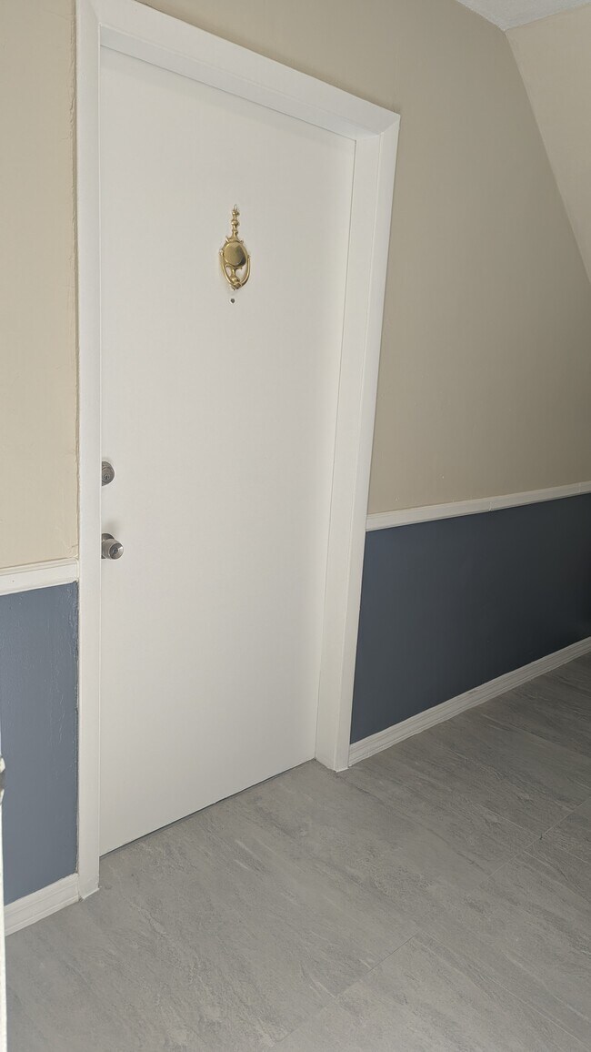 Building Photo - 235 Bird Rd