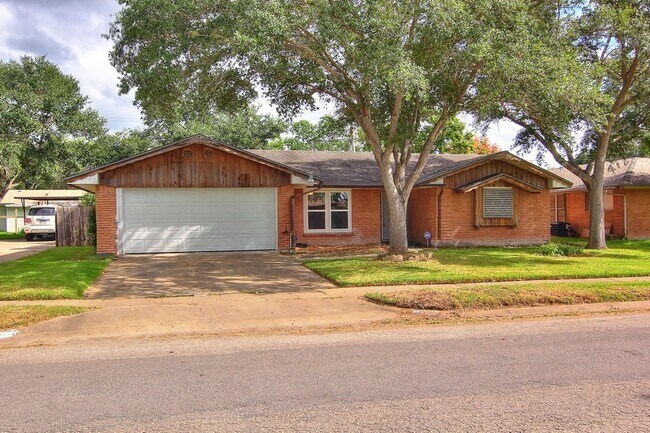 Building Photo - 1030 Monette Dr