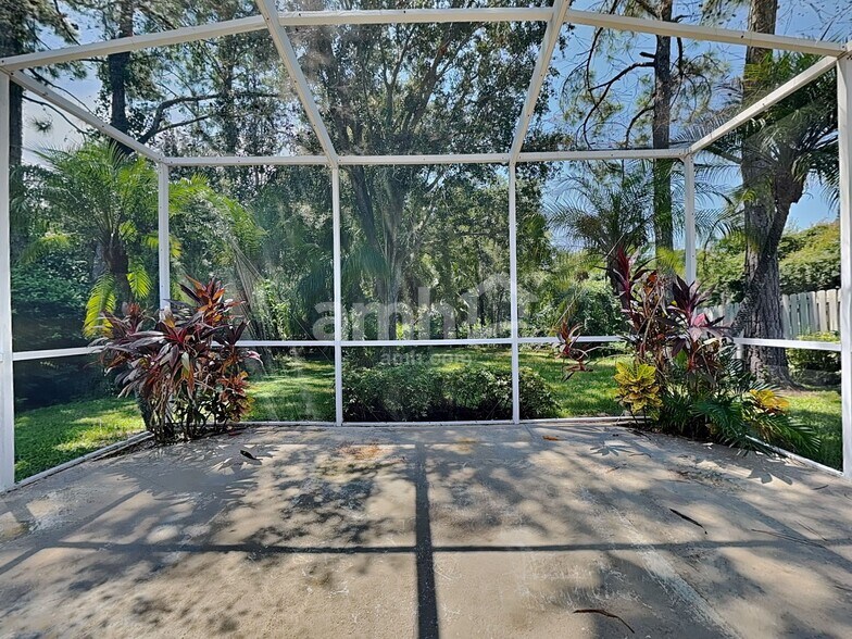 Building Photo - 9309 Hunters Park Way