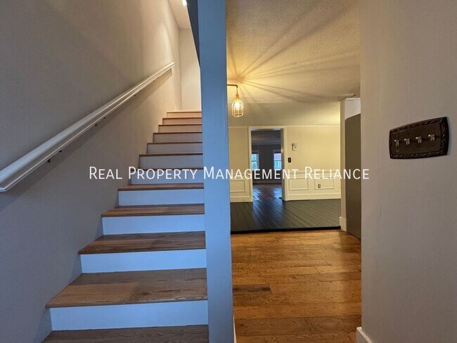 Building Photo - 22 Kent St