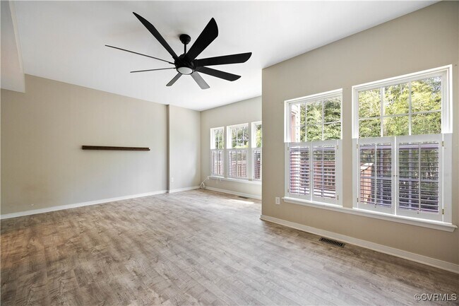 Building Photo - 2805 Queensland Dr