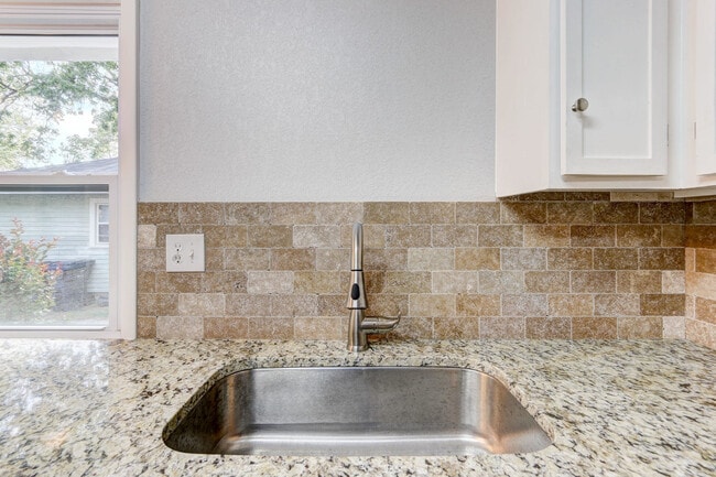 Building Photo - Remodeled Retreat w/ Covered Patio, Front ...