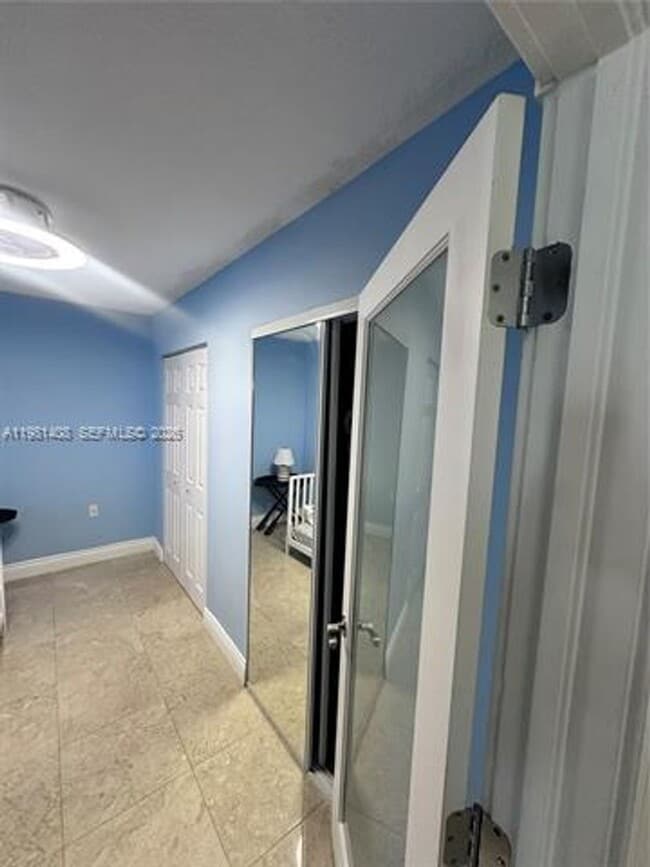 Building Photo - 3140 S Ocean Dr