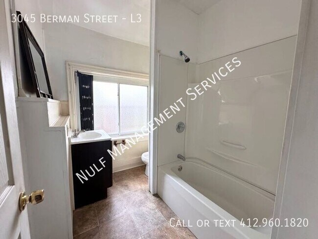 Building Photo - 3045 Bergman St