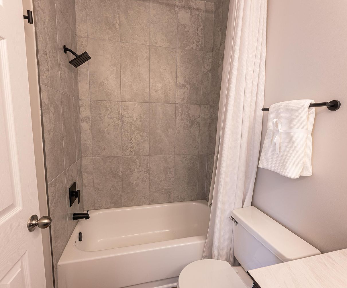 Master Bathroom - 14301 Rosy Ln