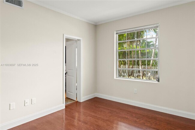 Building Photo - 1605 Euclid Ave