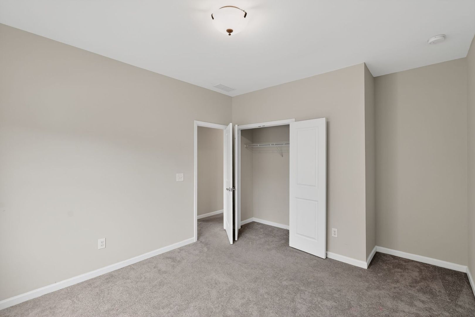 Building Photo - 3745 Crestland Ln