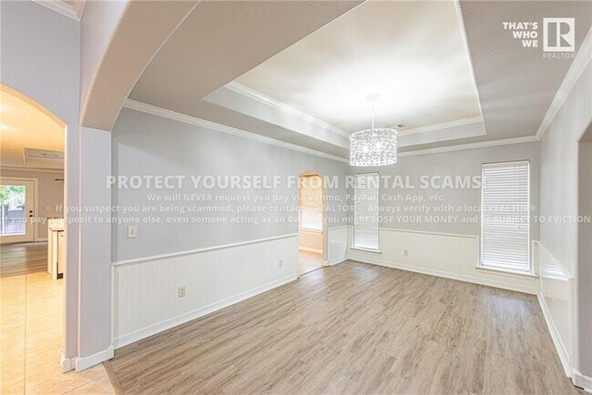 Building Photo - 3800 SW Banbury Dr