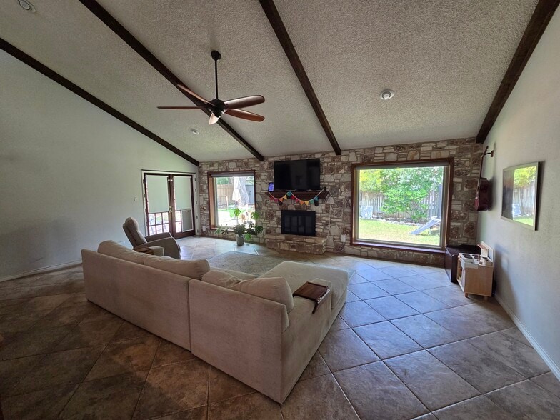 Living room- great windows - 9311 Fallworth St