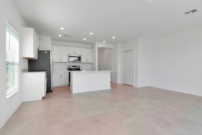 Building Photo - Brand-New 3BR/2.5BA Townhome in Lakewood Ranch — Internet, Trash & Lawn Care Included