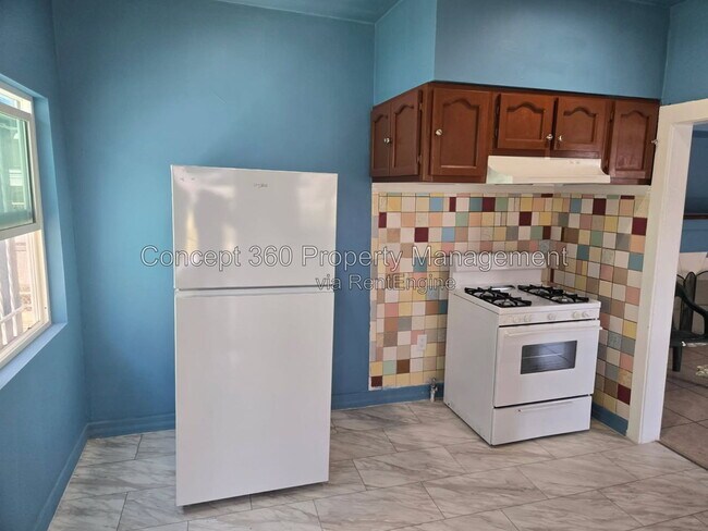 Building Photo - 1124 Nadeau St