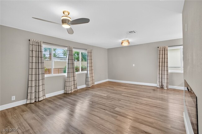 Building Photo - 333 S Tonopah Dr