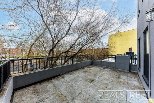 Building Photo - Stunning Renovated 2BR in Bushwick with Pr...