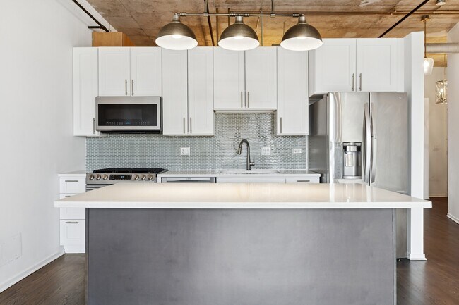 Building Photo - 6 S Laflin St
