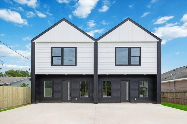 Primary Photo - 4337 Clover St