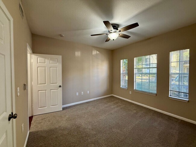 Building Photo - GROUND-LEVEL, 2-bedroom, 2-bath condo loca...