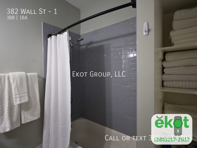 Building Photo - 382 Wall St