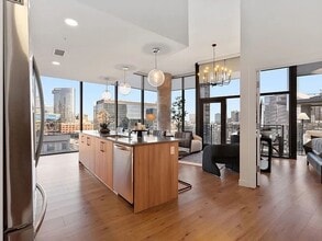 Building Photo - 1212 Demonbreun St