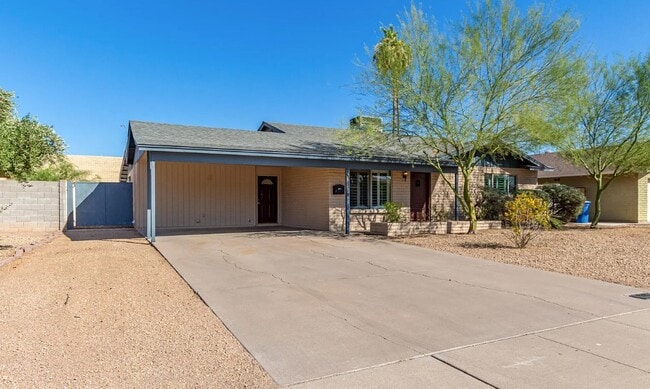 Building Photo - 2080 E Greenway Dr