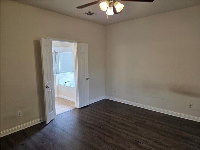 Building Photo - 607 Meadow View Dr