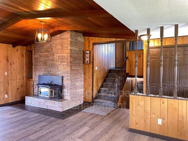 Building Photo - 1410 SE Powell Way