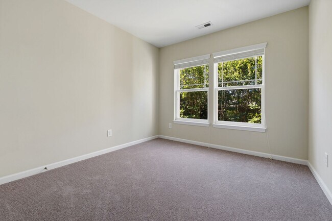 Building Photo - 3 Bedroom Townhouse in Braddock Park Community - Available May 8!