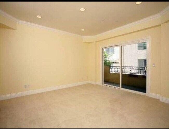Building Photo - 1540 S Bentley Ave