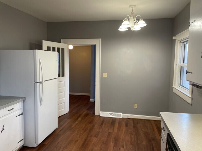 Building Photo - 4-5 bedroom home in Franklinville