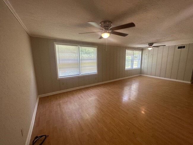 Building Photo - 4515 Skyline Dr