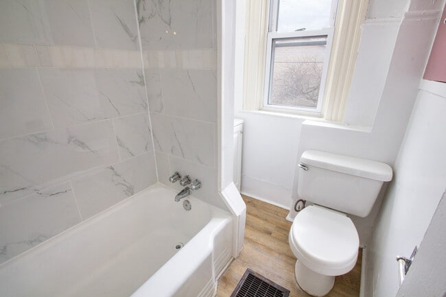 Building Photo - 618 West St