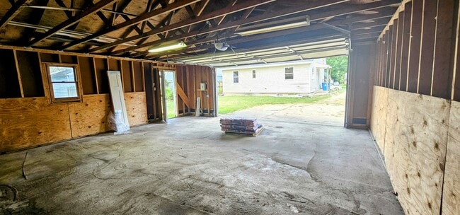 Building Photo - 1519 Baker Dr