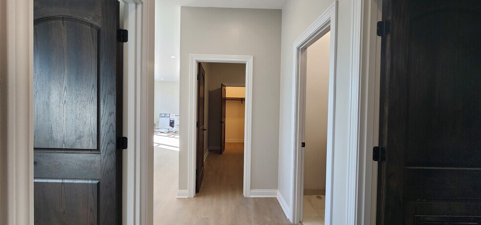 Building Photo - 2552 S Central Park Ave