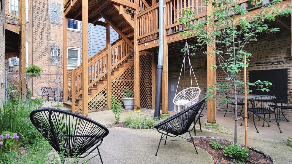 Building Photo - 1406 W Thorndale Ave