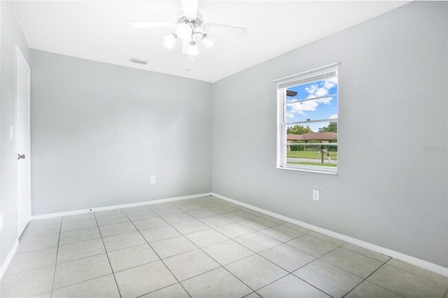 Building Photo - 405 Long Dr