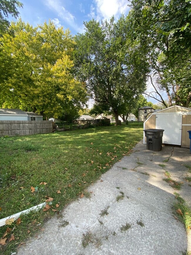 Building Photo - 2 Bedroom with Bonus Room Near Fairgrounds