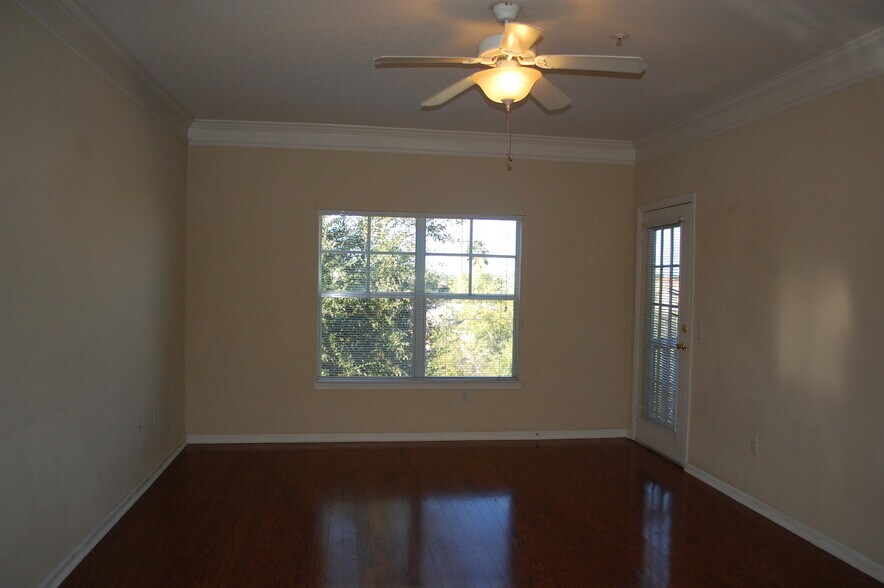 Living Room - 4207 S Dale Mabry Hwy