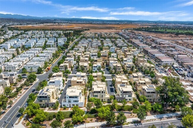 Building Photo - 123 Interval