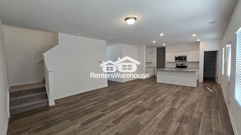 Building Photo - 2133 Boxwood Cir