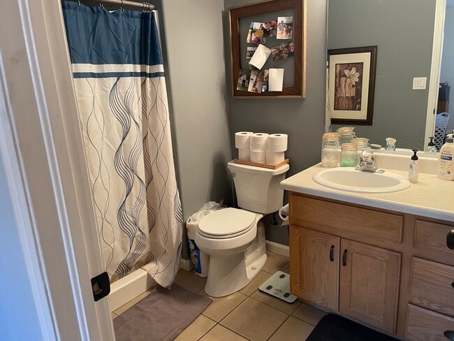 Building Photo - 258 S 200 W