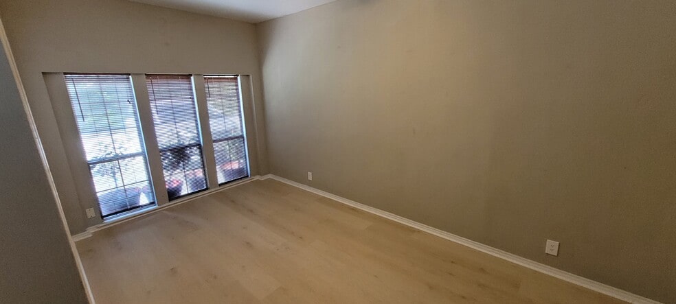 Bedroom with walk-in closet - 125 Woodland Dr